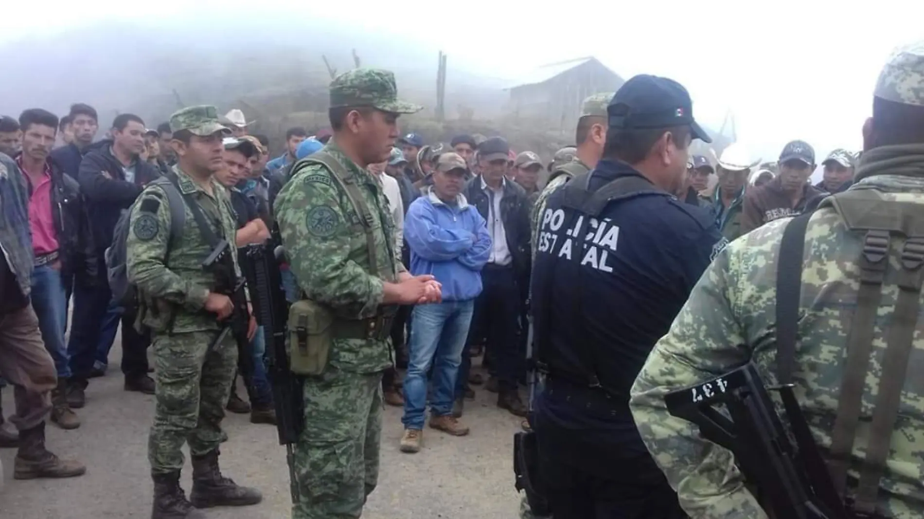 Retienen a 30 militares y 10 estatales en Guerrero para exigir fertilizantes (2)